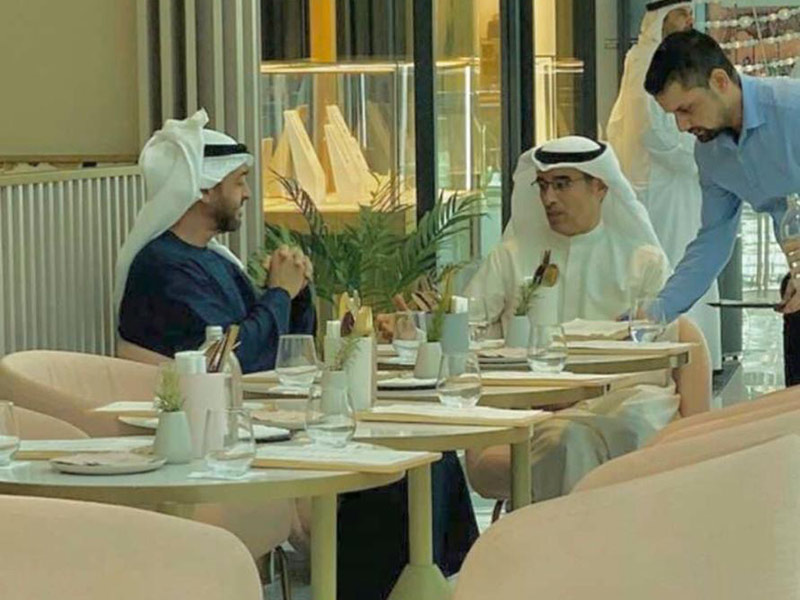 شاهد الشيخ محمد بن زايد خلال تجوّله بأحد مراكز دبي التجارية